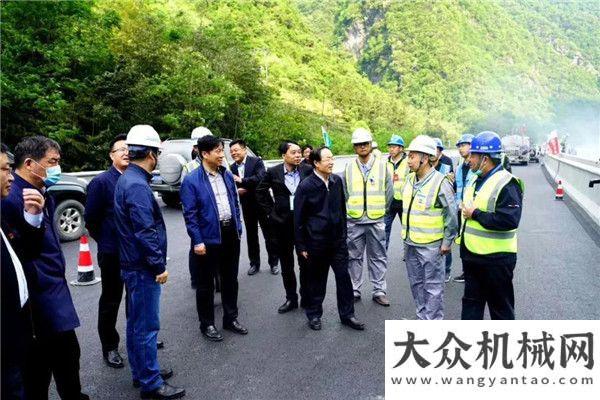 中大機械：陜西交通運輸長楊育生一行赴安嵐高速路面項目檢查指導(dǎo)工作