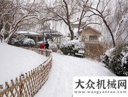 付天津用戶讓暴雪不再成為負(fù)擔(dān)——JCB 除雪設(shè)備集錦輛北奔