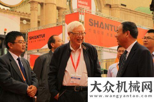工表現(xiàn)搶眼山推筑養(yǎng)路設(shè)備新品發(fā)布會(huì)在北京舉辦力士德