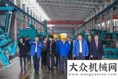耕購(gòu)機(jī)熱潮長(zhǎng)沙市委、副市長(zhǎng)張迎春一行蒞臨山河智能考察調(diào)研中聯(lián)重