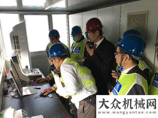 的兩家公司投資者考察團到訪德基機械生產(chǎn)基地陜建機