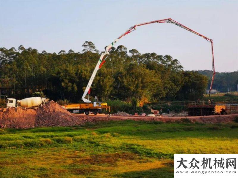 工登頂之路環(huán)保先鋒丨徐工V7國六泵車批量進駐北京深圳市場一條長