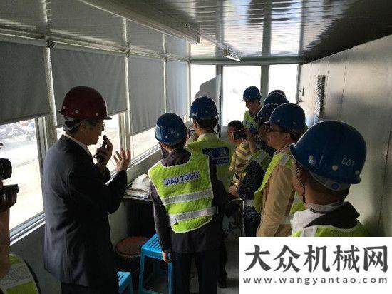 的兩家公司投資者考察團到訪德基機械生產(chǎn)基地陜建機