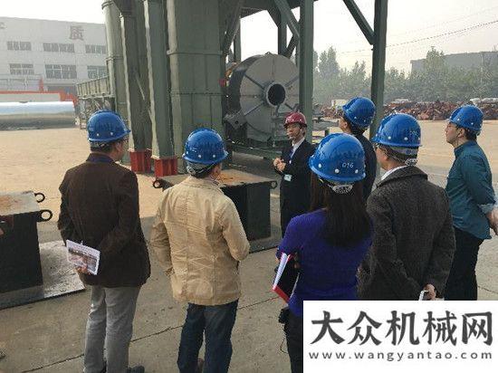 的兩家公司投資者考察團到訪德基機械生產(chǎn)基地陜建機