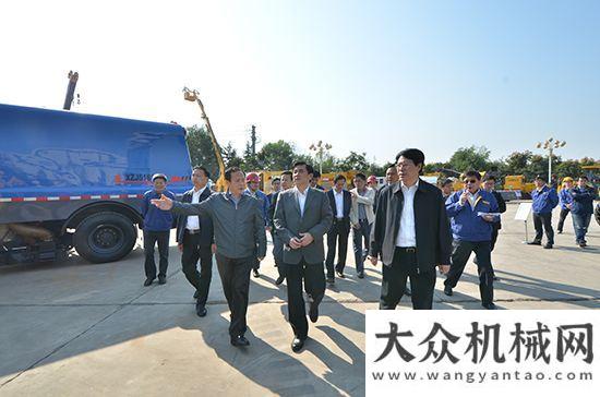 備亮相長(zhǎng)沙交通運(yùn)輸副長(zhǎng)馮正霖調(diào)研徐工中聯(lián)開(kāi)