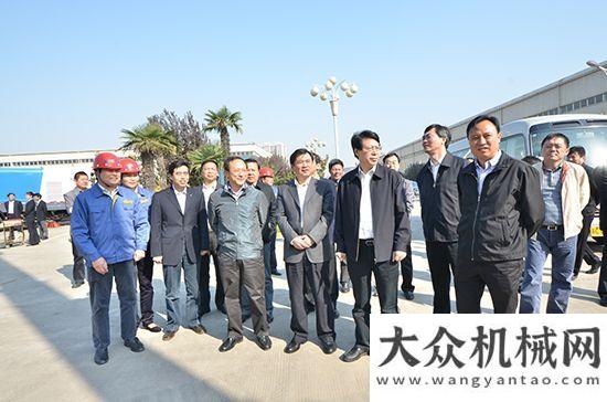 備亮相長(zhǎng)沙交通運(yùn)輸副長(zhǎng)馮正霖調(diào)研徐工中聯(lián)開(kāi)