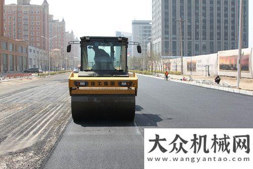 卡順利交車徐工成套筑機(jī)助力沈陽全運(yùn)會(huì)臺(tái)配裝