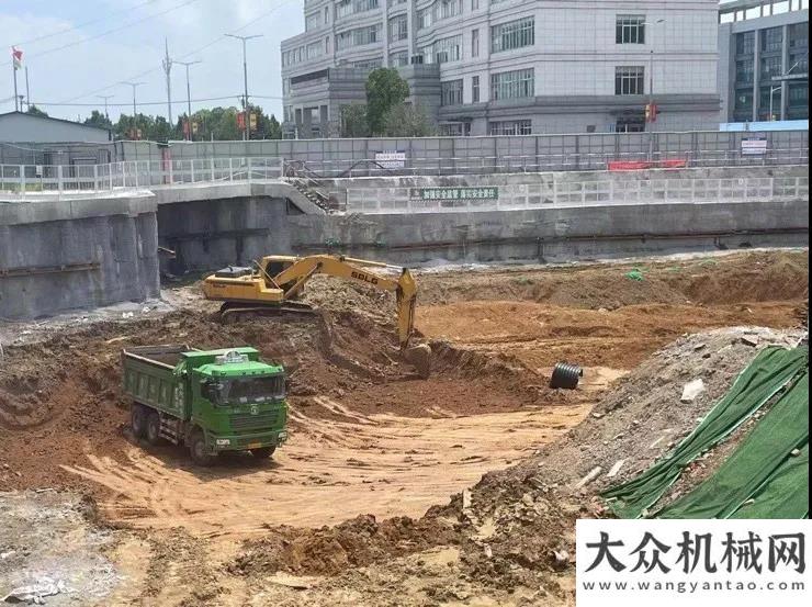 銷量增幅超【臨距離】油耗低、操控好、效率高，山東臨工E6210Fs助力千禧年老板快速致富創(chuàng)新研