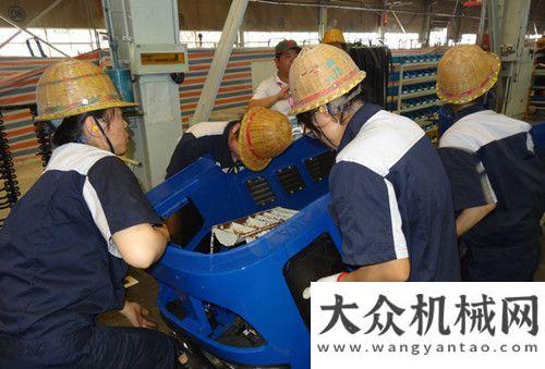 車批量訂單福田雷沃重工建全球營(yíng)銷服務(wù)網(wǎng)絡(luò)體系青島重