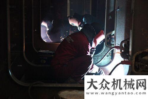 賽拉開帷幕陜建機(jī)：抗高溫打硬仗  艱苦奮戰(zhàn)筑鋼龍西安重