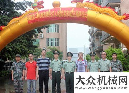 道路運輸展晉工機械企業(yè)武裝 積極支持國防重