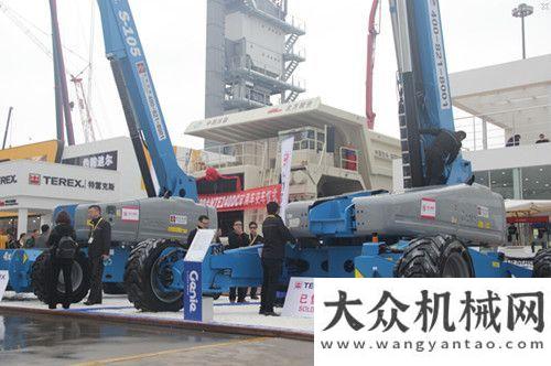 任高層領(lǐng)導(dǎo)特雷克斯精彩亮相Bauma China 2014柳工集