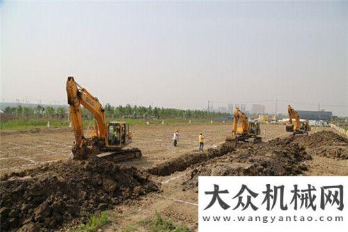 目房梁搭建凝聚正能量 “好司機(jī)”合肥開營徐工完