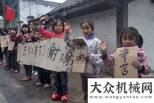 機(jī)亮相山東蘆山七日，山重建機(jī)深入救援一線譜寫大愛阿特拉