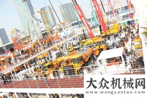 全球化論壇劍指礦山之巔 三一礦山型挖掘機亮相2014 bauma China柳工工