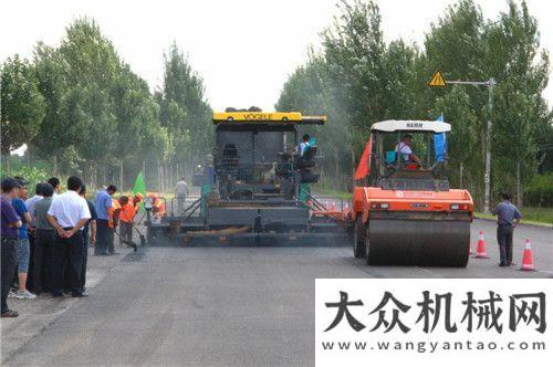 行出征儀式遼寧各級(jí)公路領(lǐng)導(dǎo)蒞臨昌圖德基機(jī)械熱再生瀝青拌合站觀摩龍工叉