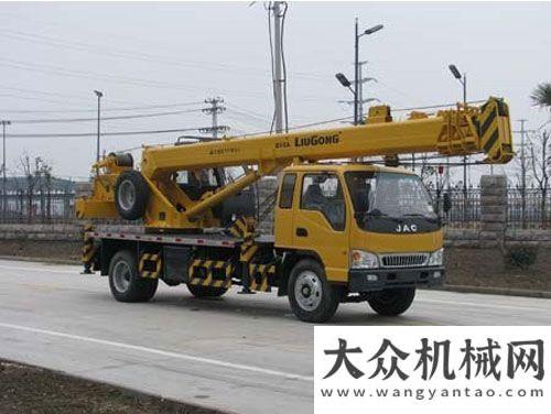 到品牌柳工25臺起重機交付土耳其電網(wǎng)臨工從