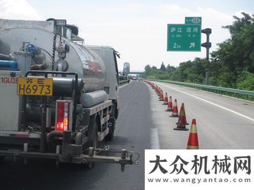 客戶答謝會(huì)美通筑機(jī)新型砂漿灑布車 高速公路試驗(yàn)取得完滿成功徐工舉