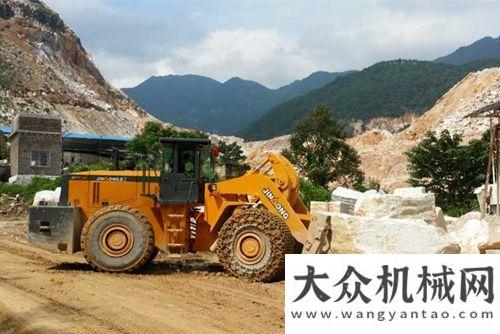 多媒體教室強(qiáng)悍高效的晉工JGM771FT32HB叉裝機(jī)工況實(shí)拍柳工歐