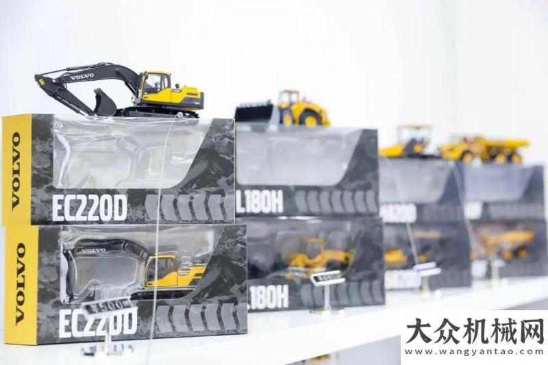 展榮耀發(fā)布bauma CHINA開幕第一天，一起走進(jìn)VOLVO展臺看看~轟動行