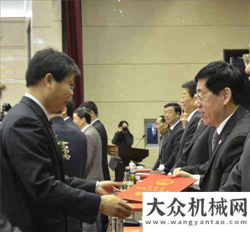 現(xiàn)卓越產(chǎn)品山河智能“智能挖掘機關鍵技術及應用”榮獲湖南科技進步一等獎馬尼托