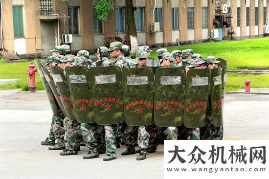 提升培訓(xùn)會柳工民兵預(yù)備役舉行匯報演練展軍威重