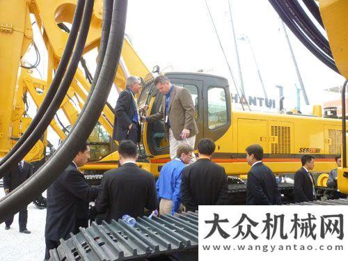 一勞動(dòng)獎(jiǎng)?wù)律酵茦豆と簤盒阢@機(jī)2011北京BICES展會(huì)耀目登場(chǎng)全國首