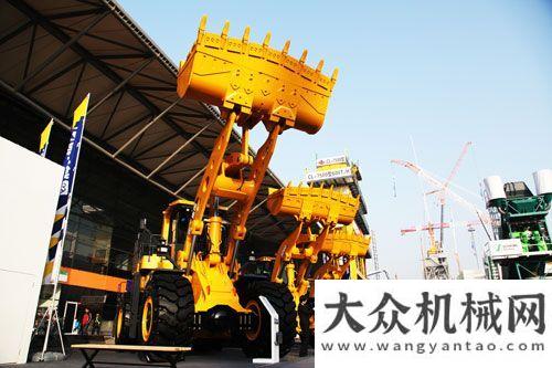 型组织徐工LW1200K大吨位装载机批量出口山重建