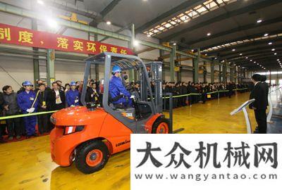 勒旗下門新年度龍工叉車強(qiáng)力推出新概念系列新產(chǎn)品芬寧斥