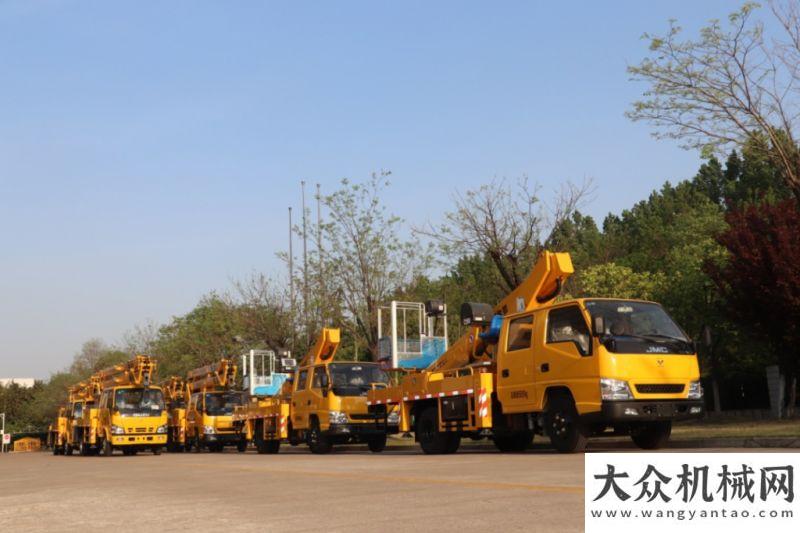 馬參觀交流又一批次海倫哲高空作業(yè)車交付大慶油田熱情似