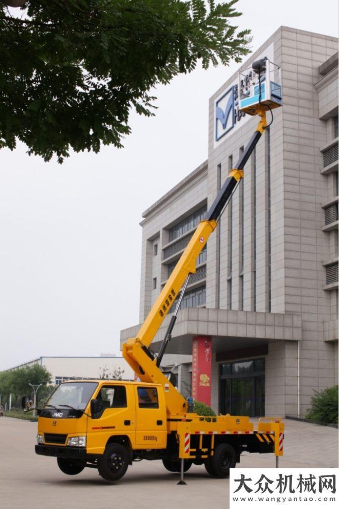 馬參觀交流又一批次海倫哲高空作業(yè)車交付大慶油田熱情似