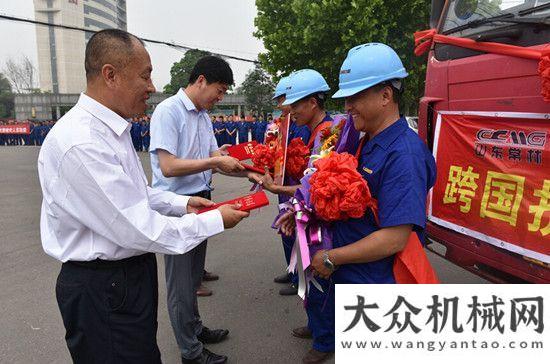 說中的梁姨山東常林集團熱烈歡迎力士德挖掘機圓滿完成尼泊爾抗震救災凱旋三一重