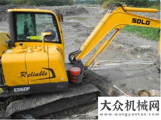子過成了詩臨工好司機張兵：親歷南京下大雪，放膽全款買挖機！年的小