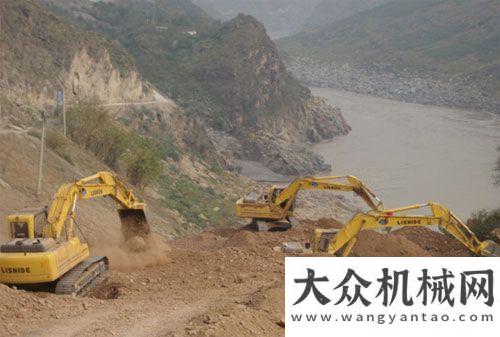 青年文明號(hào)力士德挖掘機(jī)助力溪洛渡水電站山重建