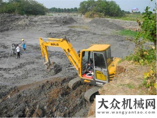 子過成了詩臨工好司機張兵：親歷南京下大雪，放膽全款買挖機！年的小