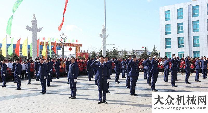 發(fā)展新平臺方圓集團(tuán)：威風(fēng)鑼鼓鬧新春 歡快秧歌催活力徐工打