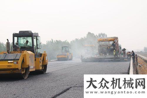 訪之西安行徐工成套路面機(jī)械助力青臨高速施工宇通重