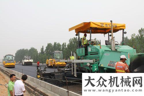 訪之西安行徐工成套路面機(jī)械助力青臨高速施工宇通重