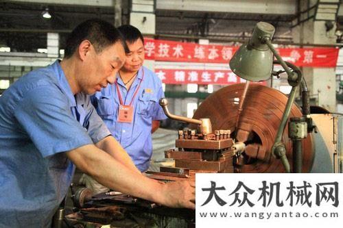 者突破一萬陜建機(jī)公司舉辦鏜銑工、車工技術(shù)比武大賽小松中