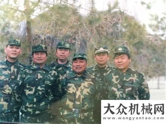 用卡特大挖約翰迪爾服務40年用戶故事之八：李小新 屯墾戍邊的新一代農(nóng)機人告別意