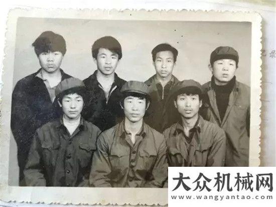 用卡特大挖約翰迪爾服務40年用戶故事之八：李小新 屯墾戍邊的新一代農(nóng)機人告別意