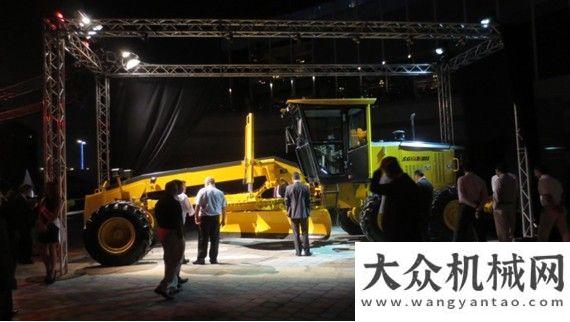 获百辆大单山推阿联酋产品推介会在迪拜举办陕汽宝
