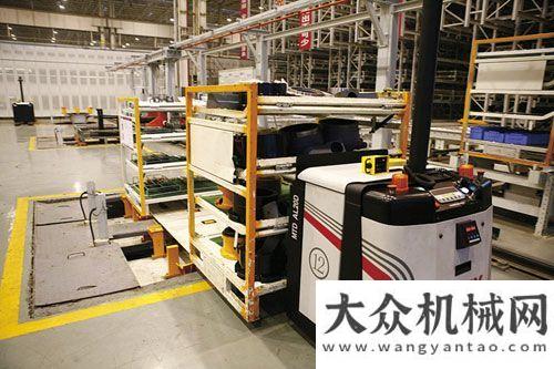 班圓滿結業(yè)三一車間自動運送物料的“尖兵”——AGV 小車力士德