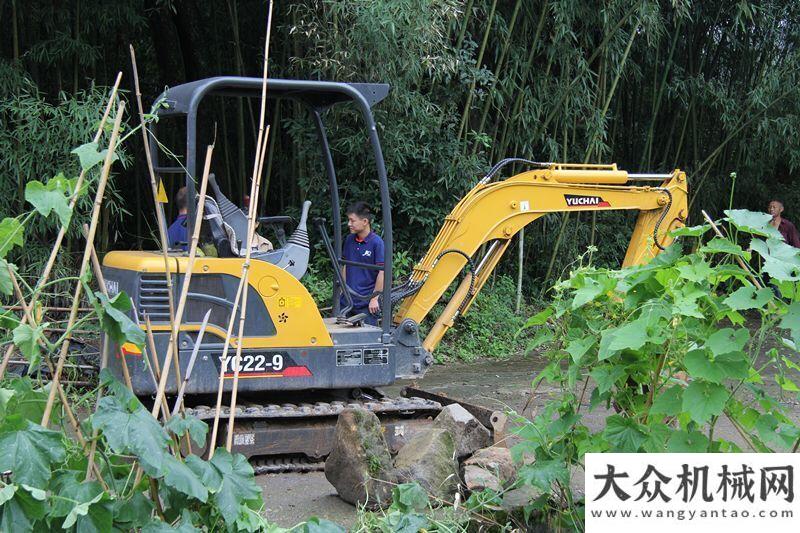 戶價值體驗安徽黃山胡老板：買微挖，選玉柴就對了！黑色路