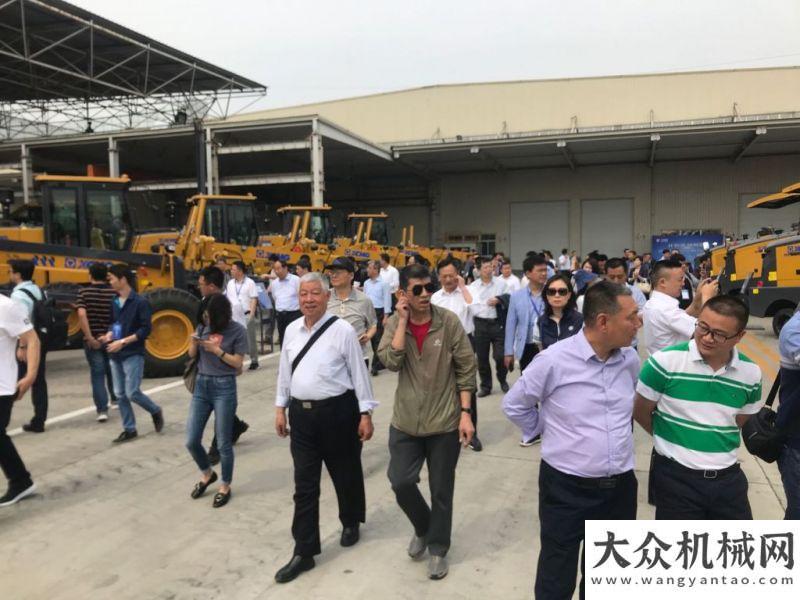 展覽會閉幕“從制造到智造——道路筑養(yǎng)裝備與液壓傳動控制技術(shù)協(xié)同發(fā)展論壇”在徐州盛大未來更