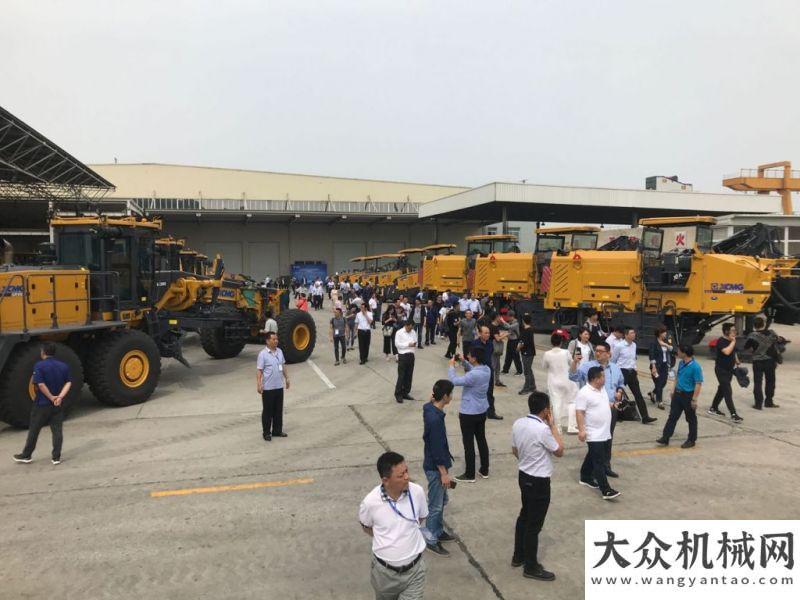 展覽會閉幕“從制造到智造——道路筑養(yǎng)裝備與液壓傳動控制技術(shù)協(xié)同發(fā)展論壇”在徐州盛大未來更