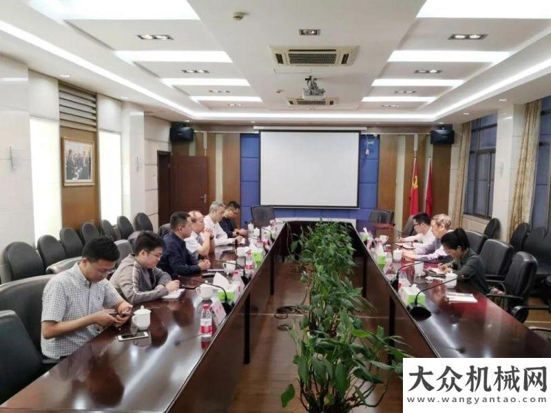 作先進(jìn)單位桐廬縣委、區(qū)管委會(huì)委施建華一行走進(jìn)華菱星馬考察交流山河智