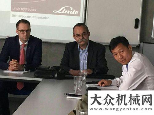 會議工程機械工業(yè)協(xié)會技術(shù)考察團一行參觀考察林德液壓德國總公路養(yǎng)