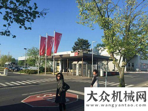會議工程機械工業(yè)協(xié)會技術(shù)考察團一行參觀考察林德液壓德國總公路養(yǎng)