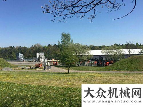 會議工程機械工業(yè)協(xié)會技術(shù)考察團一行參觀考察林德液壓德國總公路養(yǎng)